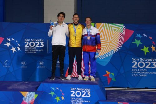 colombiano-morales-deja-huella-en-natacion-de-centrocaribes