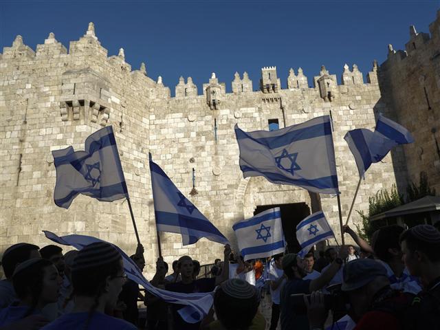 israelies-protestan-frente-a-casa-de-ministro-contra-reforma-judicial