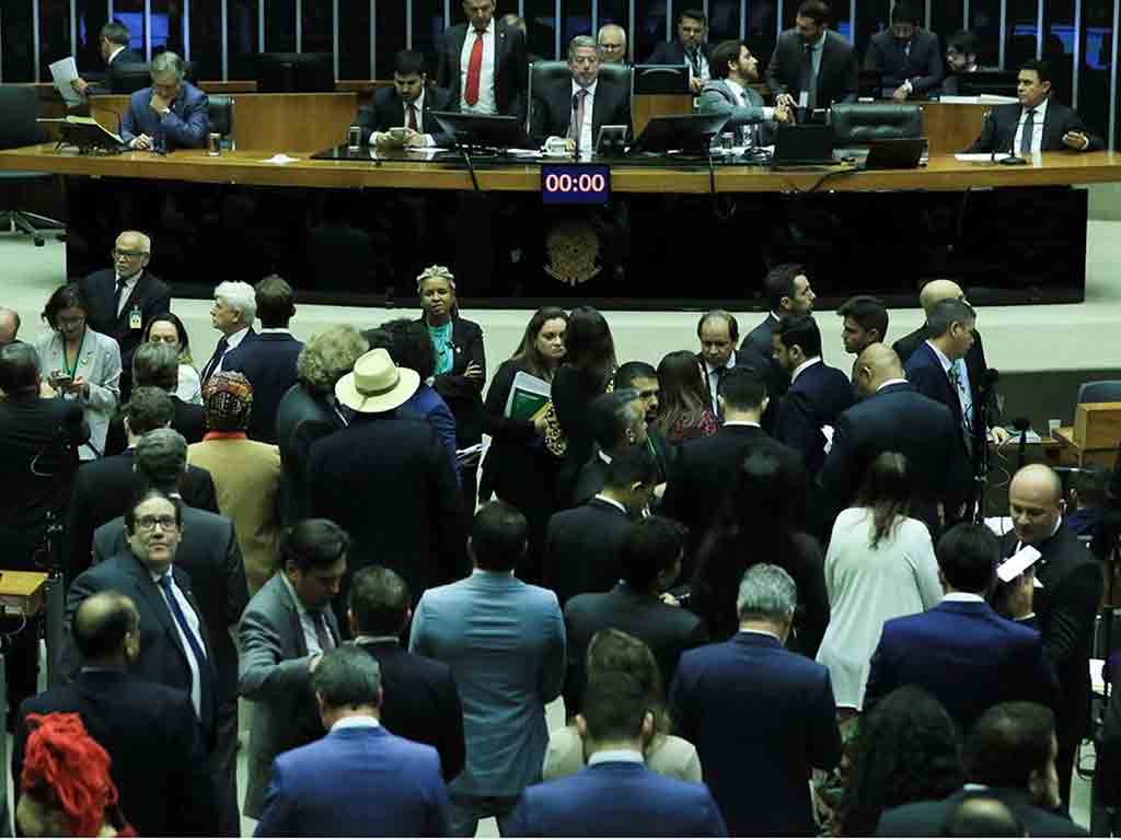 diputados-aprueban-proyecto-que-reestructura-ministerios-en-brasil