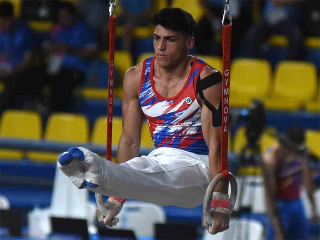 gimnasta-cubano-escobar-va-de-menos-a-mas-y-reina-en-centrocaribes