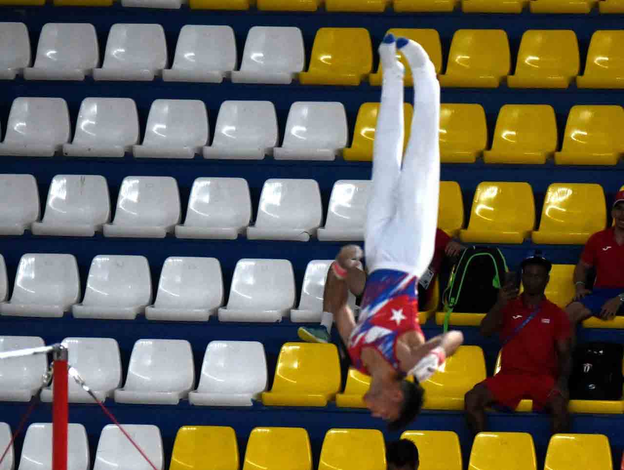  gimnasta-cubano-escobar-va-de-menos-a-mas-y-reina-en-centrocaribes