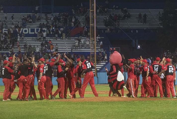 el-clasico-del-beisbol-cubano-se-decidira-en-santiago-de-cuba