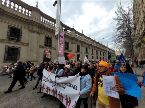 jubilados-chilenos-exigen-reforma-de-pensiones