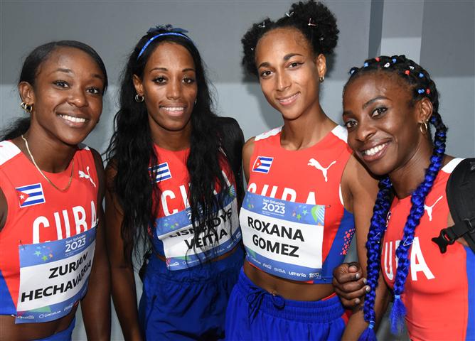  atletas-cubanas-de-relevo-largo-con-oro-record-y-boleto-mundialista