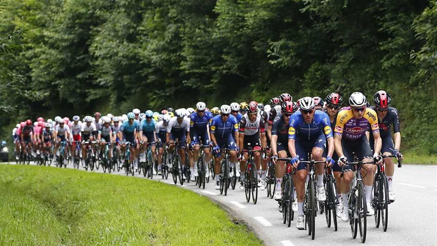 batalla-alpina-enfrenta-a-vingegaard-y-pogacar-en-tour-de-francia