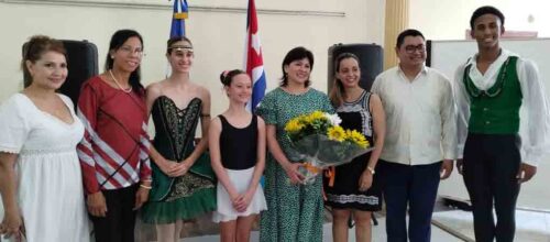 ministra-de-cultura-salvadorena-visita-escuela-cubana-de-ballet