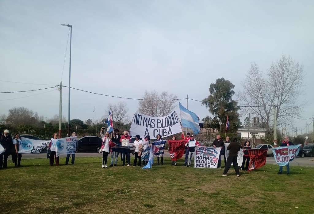 cubanos-argentina-bloqueo