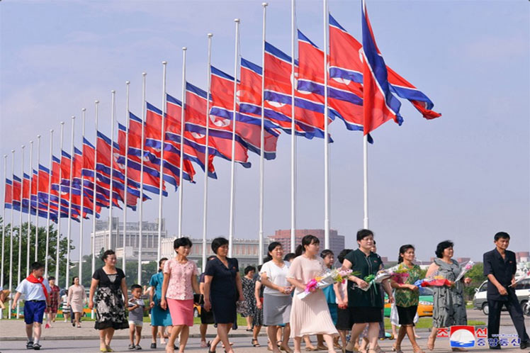 rinden-homenaje-a-Kim-Il-Sung