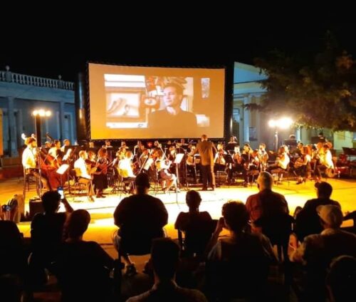 arte-bajo-las-estrellas-atrae-miradas-en-festival-de-cine-de-gibara