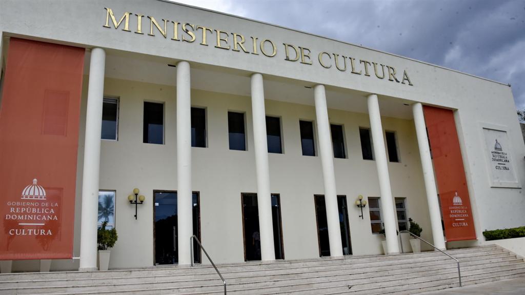 Aplazan apertura de la Feria Internacional del Libro en Dominicana.