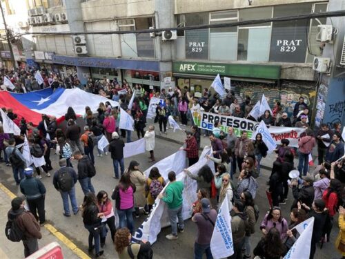 comienza-paro-de-docentes-chilenos-por-mejoras-socioeconomicas