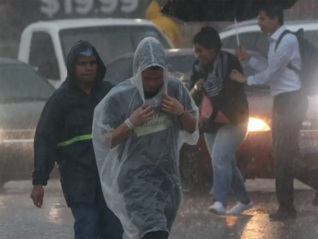 fuertes-lluvias-y-tormenta-afectan-zonas-de-el-salvador