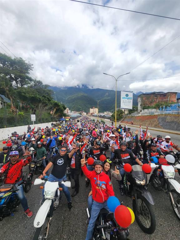  venezolanos-movilizados-en-defensa-de-la-revolucion-bolivariana