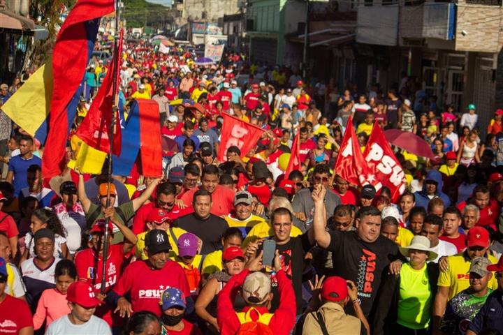  venezolanos-movilizados-en-defensa-de-la-revolucion-bolivariana