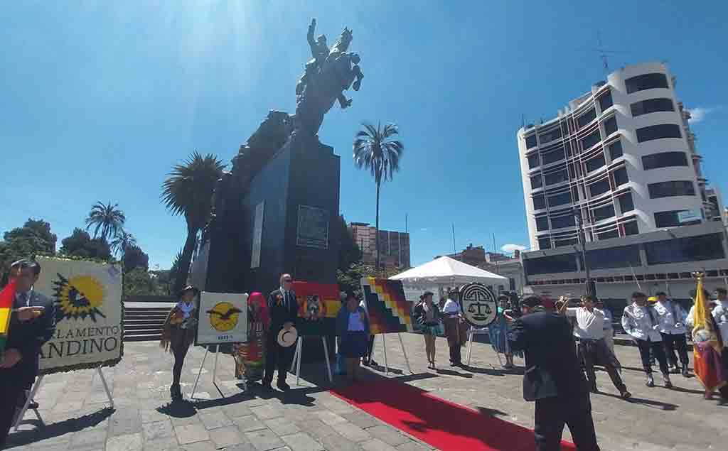  bolivia-recuerda-198-anos-de-su-independencia-con-ceremonia-en-quito