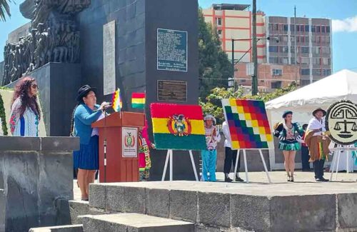 bolivia-recuerda-198-anos-de-su-independencia-con-ceremonia-en-quito