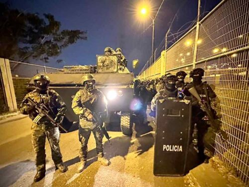 policias-y-militares-intervienen-mayor-penitenciaria-de-ecuador
