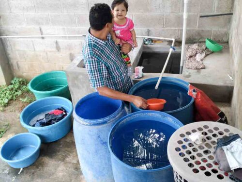 hogares-pobres-en-el-salvador-con-problemas-de-acceso-al-agua