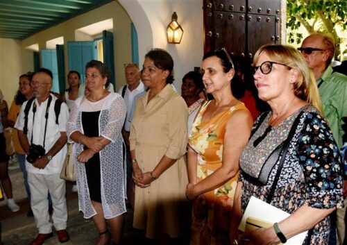vice-primera-ministra-cubana-inauguro-muestra-de-homenaje-a-leal