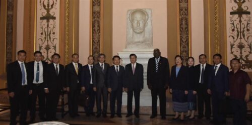 lider-parlamentario-de-cuba-recibio-a-presidente-de-laos