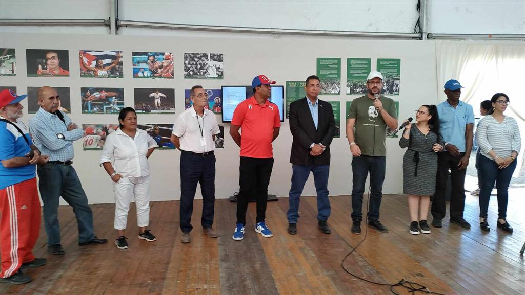 intensa-agenda-de-delegacion-de-cuba-en-fete-de-lhumanite