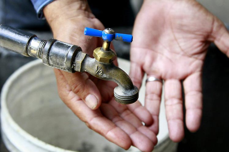 jornada-de-sobresalto-por-proximo-corte-de-agua-en-capital-de-peru