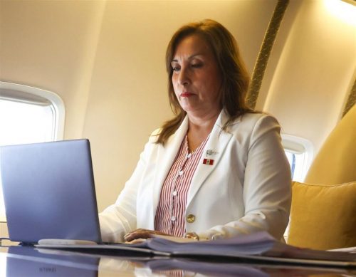 presidenta-de-peru-sin-respuestas-a-interrogatorio-por-muertes