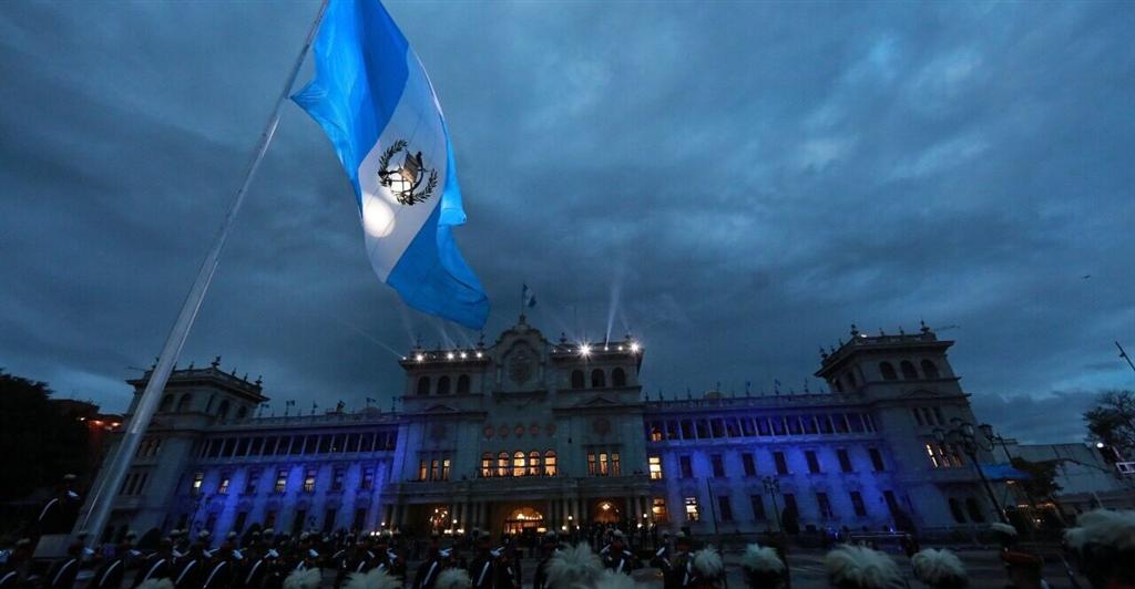 tradicional-encendido-de-antorchas-en-guatemala-por-la-independencia