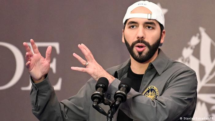 salvadorenos-tensaran-musculo-contra-el-gobierno-de-bukele