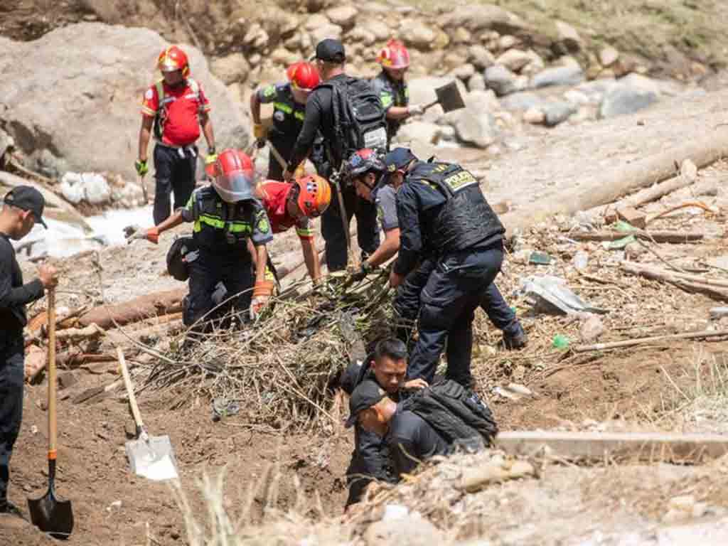 prosiguen-labores-de-busqueda-de-victimas-de-tragedia-en-guatemala