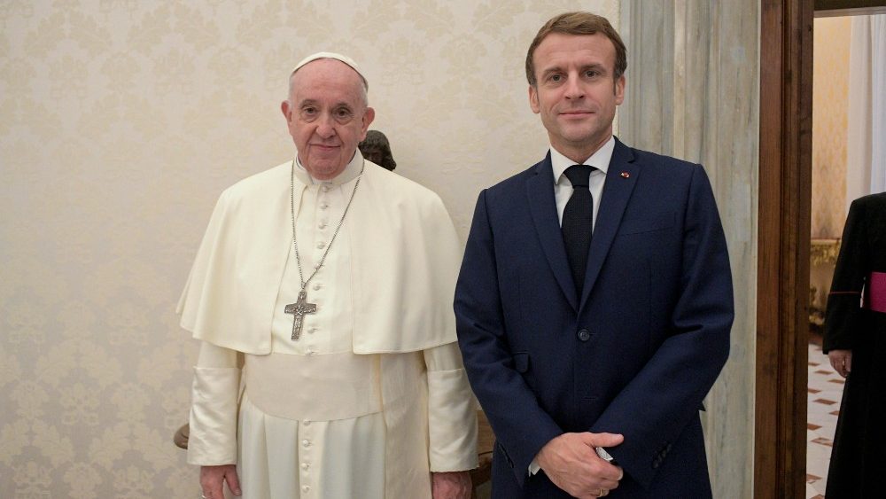 macron-y-el-papa-francisco-se-encuentran-en-marsella