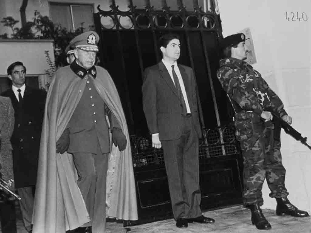  argentina-retira-condecoraciones-a-dictador-chileno-augusto-pinochet