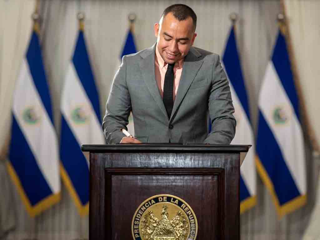 acusan-a-funcionario-en-el-salvador-de-falsear-informacion