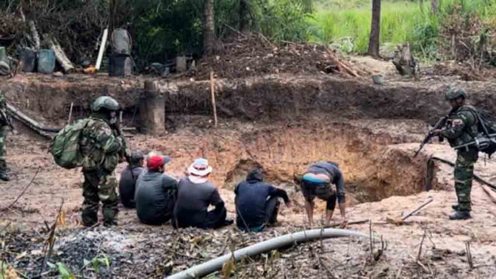 militares-venezolanos-desalojan-a-11-mil-mineros-ilegales