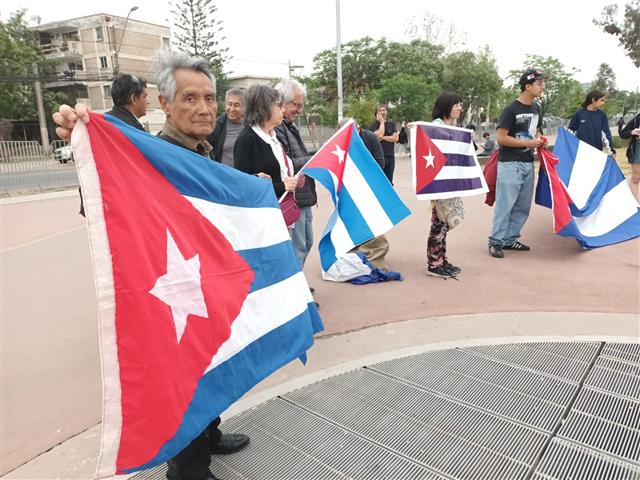  chilenos-saludan-a-delegacion-deportiva-cubana-a-los-panamericanos