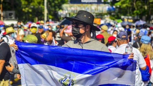salvadorenos-marcharan-por-el-dia-del-sindicalista