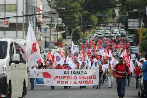 marcha-en-panama-rechaza-respuesta-legislativa-ante-contrato-minero