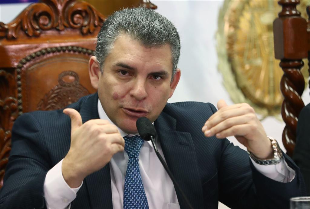 fiscal-suspendido-en-peru-defiende-derecho-a-la-critica