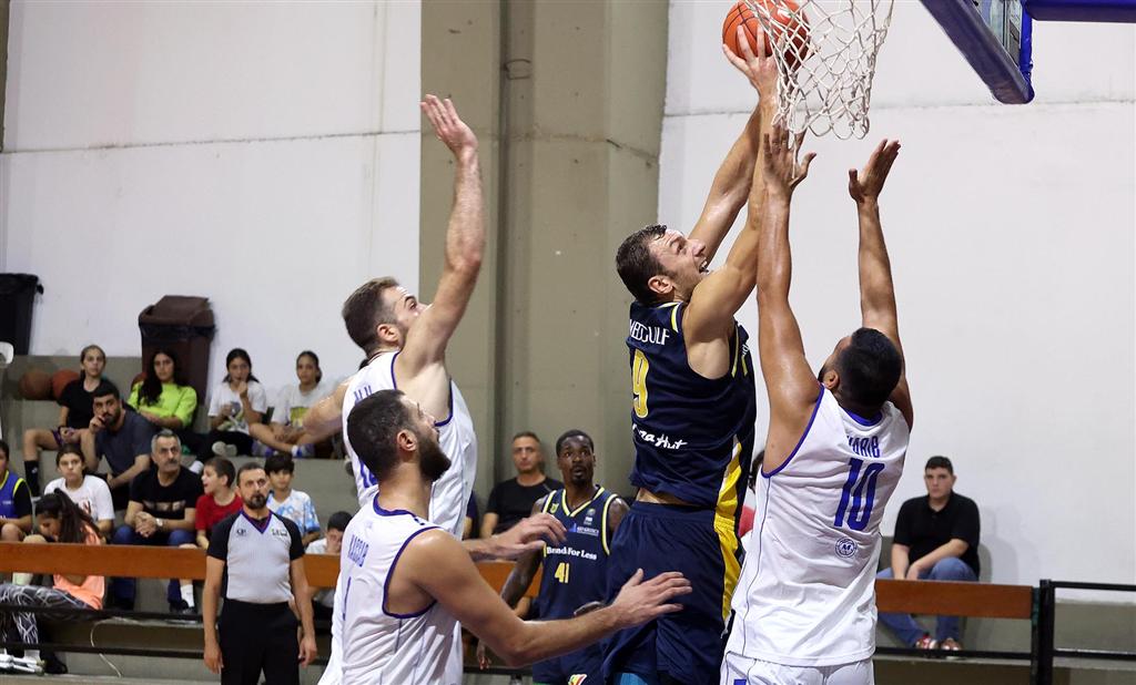  campeon-al-riyadi-festeja-exito-en-su-estreno-en-basquet-de-libano