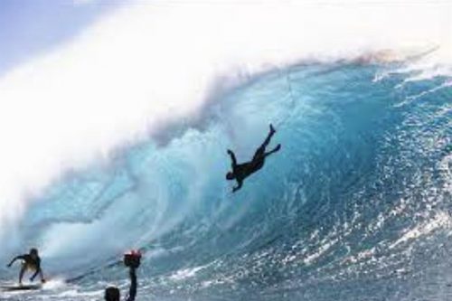 clima-adverso-afecta-competencias-de-surf-en-panamericanos