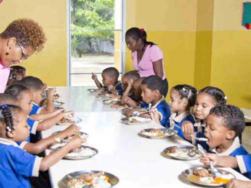 programa-dominicano-garantiza-alimentos-a-dos-millones-de-estudiantes