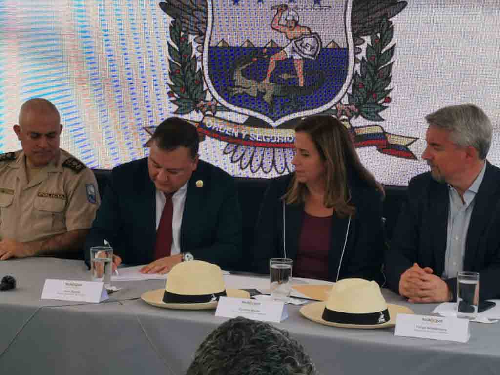 firman-convenio-en-ecuador-para-fortalecer-control-de-exportaciones