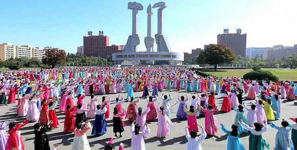 coreanos-visitan-el-monumento-a-la-fundacion-del-ptc