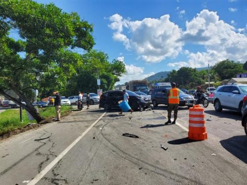 varios-lesionados-en-accidente-multiple-en-provincia-dominicana
