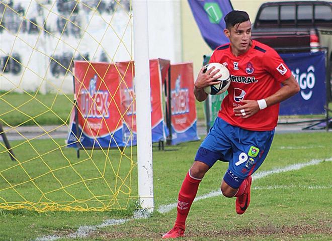 martinez-maximo-artillero-del-apertura-de-futbol-de-guatemala