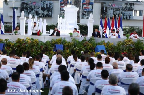 gobierno-de-nicaragua-entrega-250-nuevos-omnibus-a-transportistas