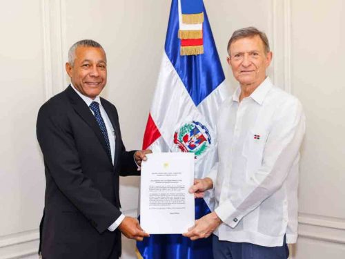 embajador-de-cuba-en-dominicana-presenta-copia-de-estilo