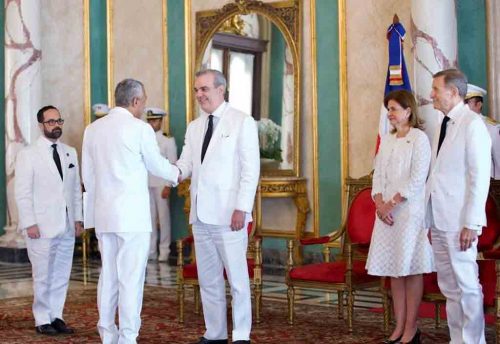 presidente-dominicano-recibio-cartas-credenciales-de-seis-embajadores
