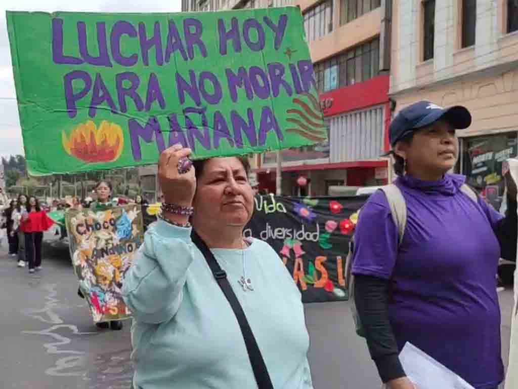 mujeres-se-movilizan-contra-la-violencia-en-ecuador