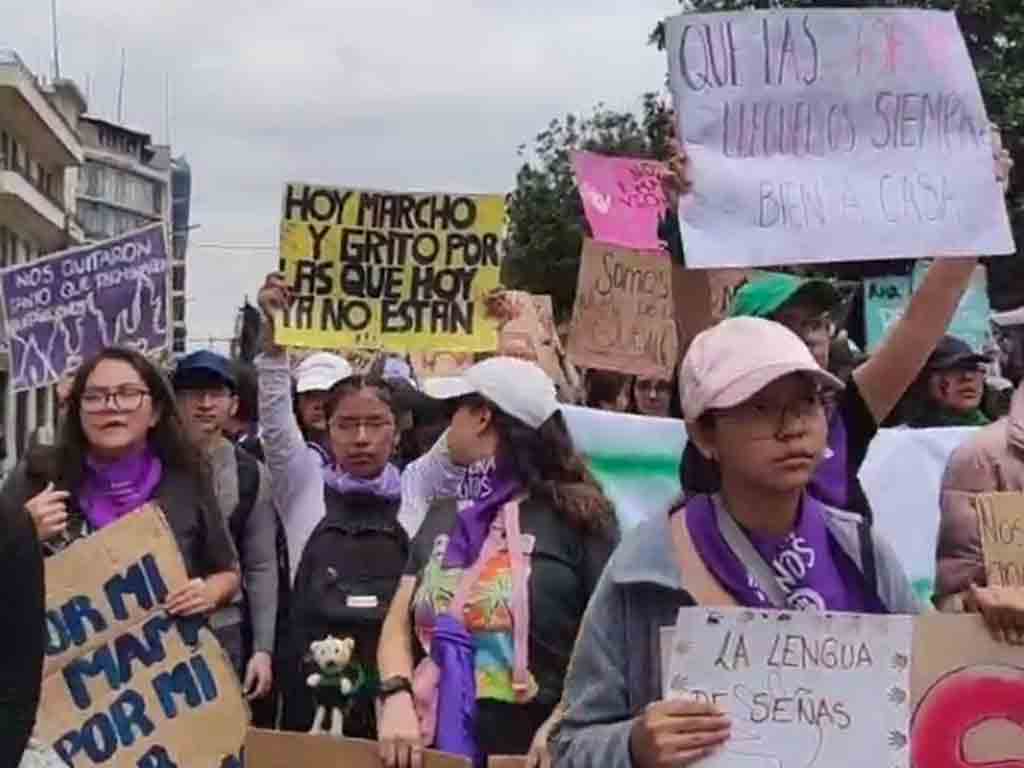  mujeres-se-movilizan-contra-la-violencia-en-ecuador